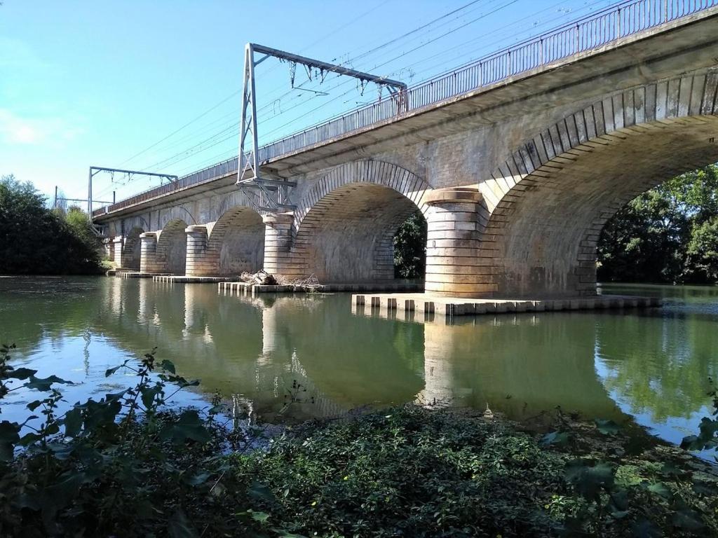 Une Pause Quelque Part Avec Recharge Pour Voiture Electrique Saint-Medard-de-Guizieres ภายนอก รูปภาพ