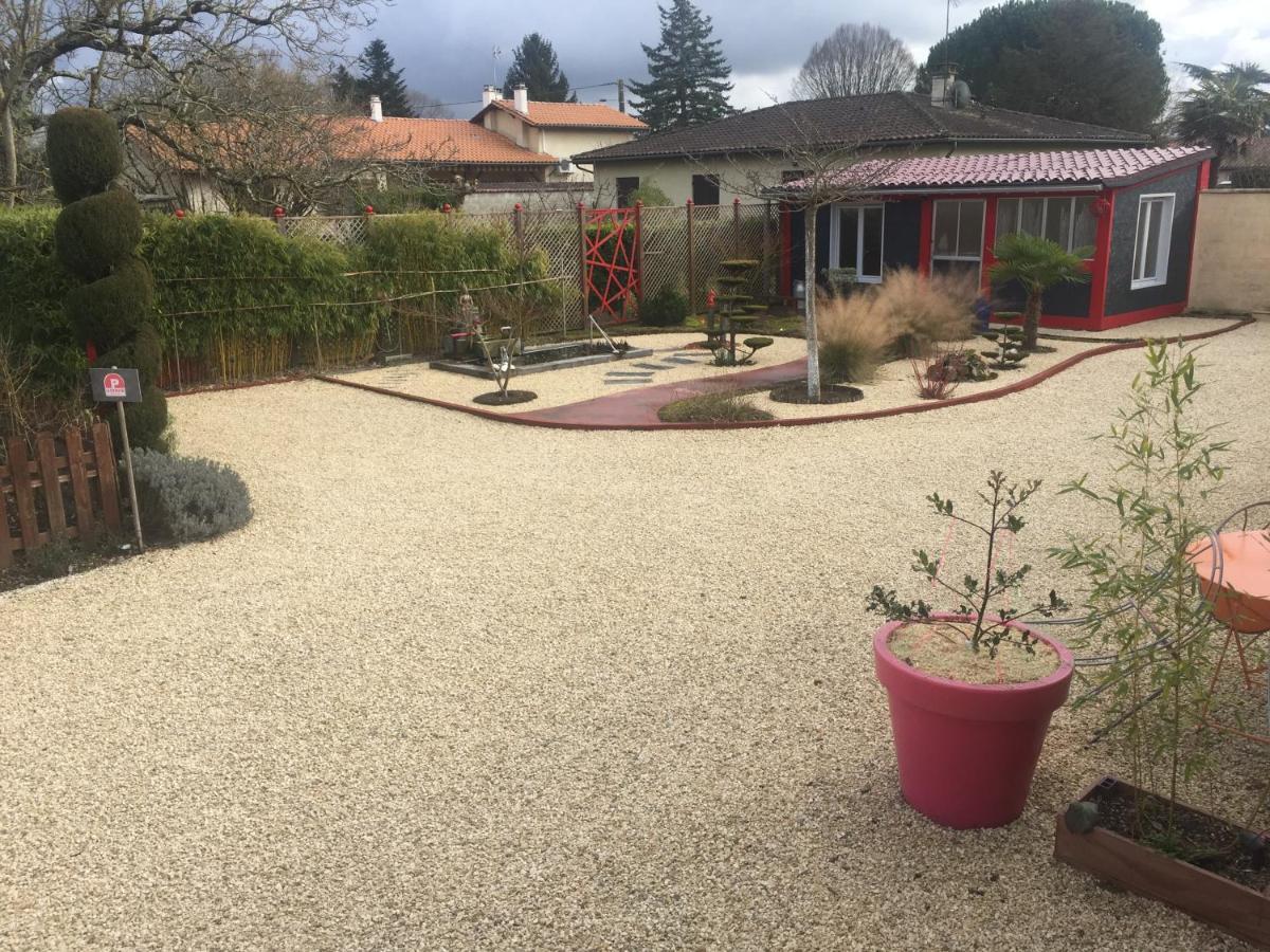 Une Pause Quelque Part Avec Recharge Pour Voiture Electrique Saint-Medard-de-Guizieres ภายนอก รูปภาพ