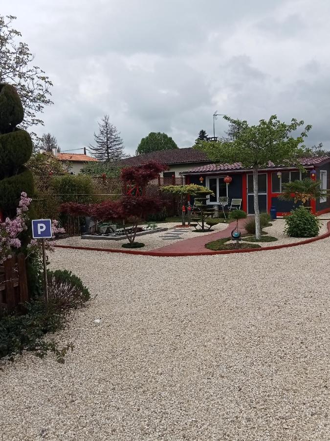 Une Pause Quelque Part Avec Recharge Pour Voiture Electrique Saint-Medard-de-Guizieres ภายนอก รูปภาพ